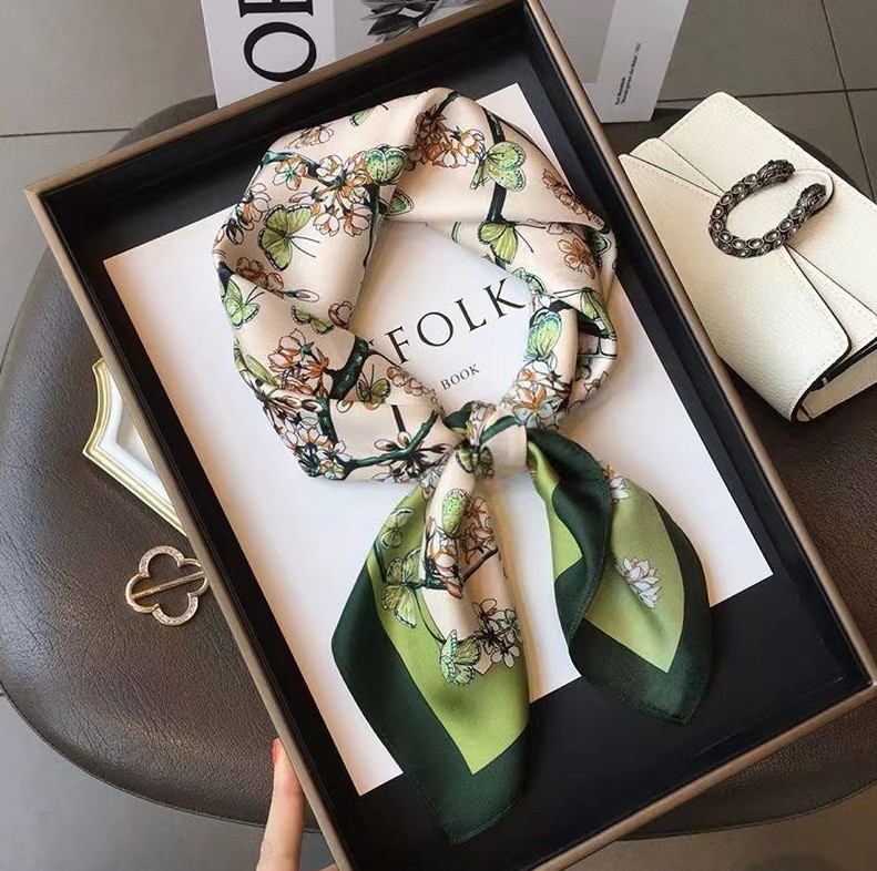 Luxury Fashion Print 70*70cm S - Ribbon Wired Satin 评论和价格