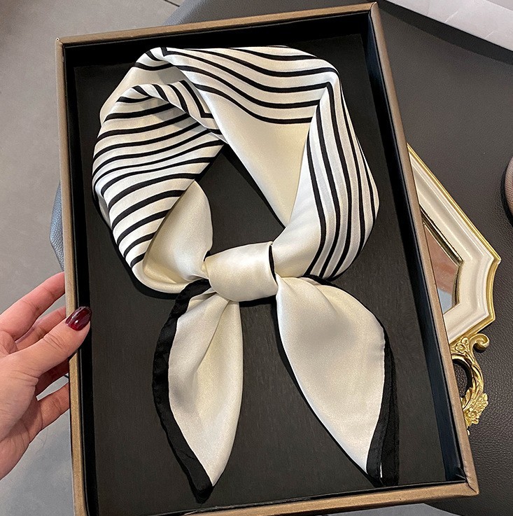Luxury Fashion Print 70*70cm S - Ribbon Wired Satin 评论和价格